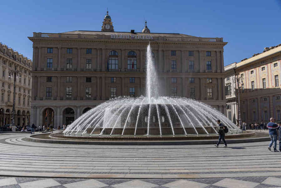 Italia - Génova 010 - plaza de Raffaele  de Ferrari.jpg